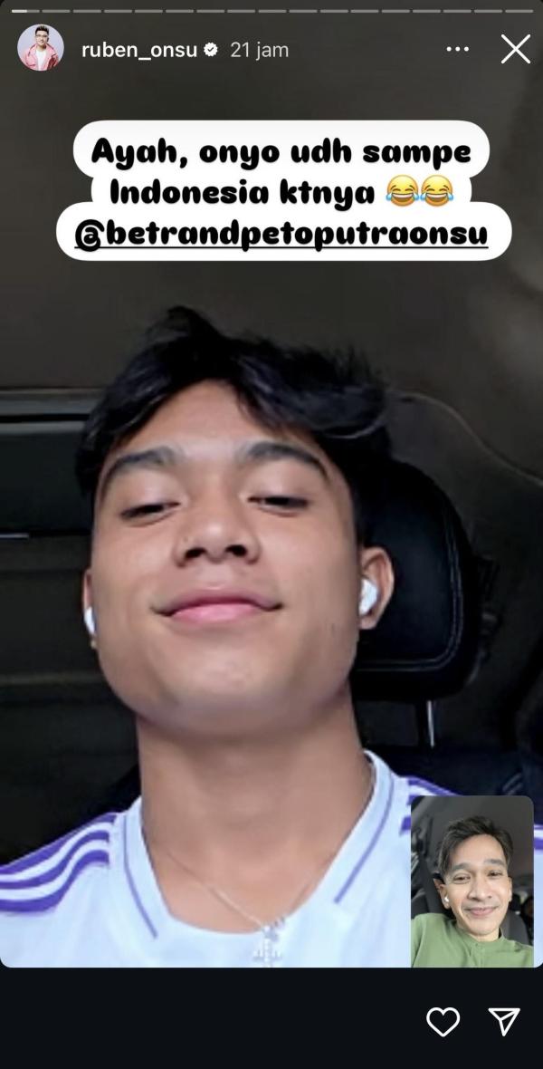 LAPOR PADA RUBEN - Tangkapan layar Betrand Peto kala video call Ruben Onsu dicapture Sabtu (5/7/2025).