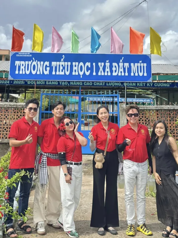 Hơn 50 nghệ sĩ TP.HCM sẽ lắp đèn năng lượng mặt trời ở Cà Mau - Ảnh 2. Hơn 50 nghệ sĩ TP.HCM sẽ lắp đèn năng lượng mặt trời ở Cà Mau - Ảnh 2.