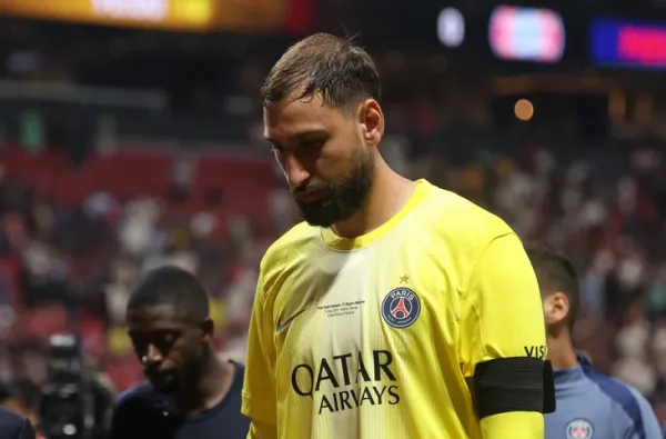 Neuer chỉ trích gay gắt thủ thành Donnarumma - Ảnh 1.