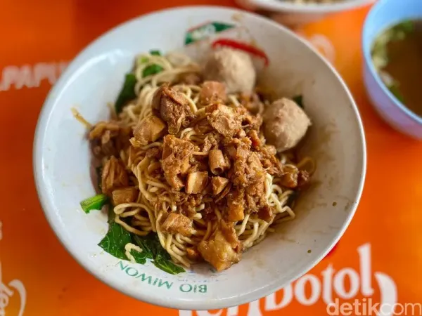 Spesial! Racikan Mie Ayam Sejak 1986 Diberi Topping Ati Ampela