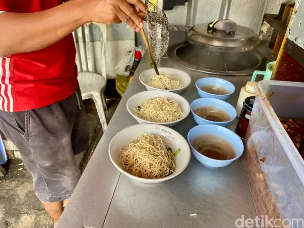 Spesial! Racikan Mie Ayam Sejak 1986 Diberi Topping Ati Ampela