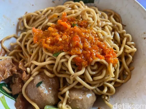 Spesial! Racikan Mie Ayam Sejak 1986 Diberi Topping Ati Ampela
