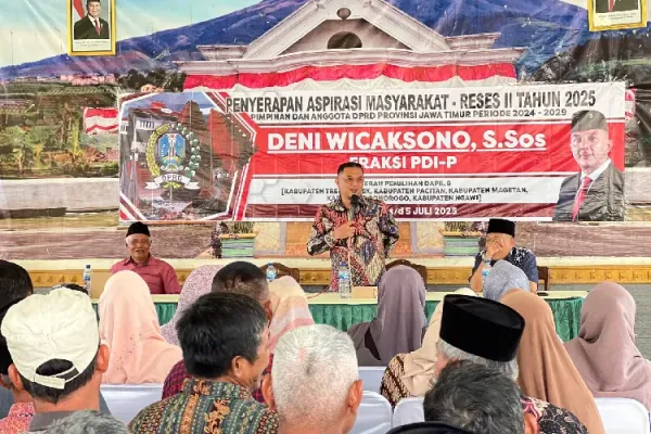 Wakil-Ketua-DPRD-Jatim-Deni-Wicaksono-saat-reses-di-Trenggalek-b.jpg