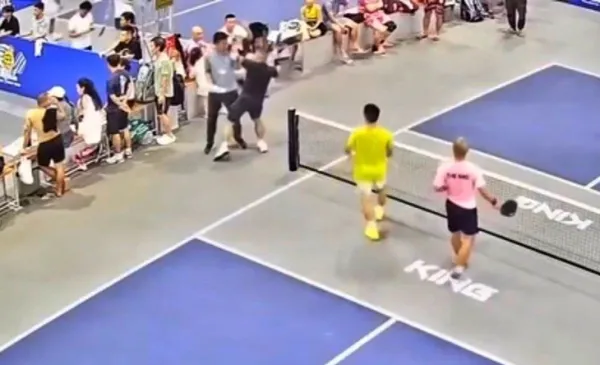 Trọng tài pickleball bị VĐV đánh bằng vợt ở Hải Phòng - Ảnh 1.