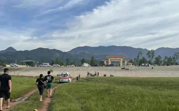 Hai vợ chồng tử vong thương tâm khi xe bán tải ngập nước ở hồ Bến Châu - Ảnh 3.