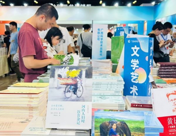 Người Hà Nội, chuyện ăn chuyện uống một thời bản tiếng Trung đoạt giải tại Trung Quốc - Ảnh 2. Người Hà Nội - Ảnh 2.