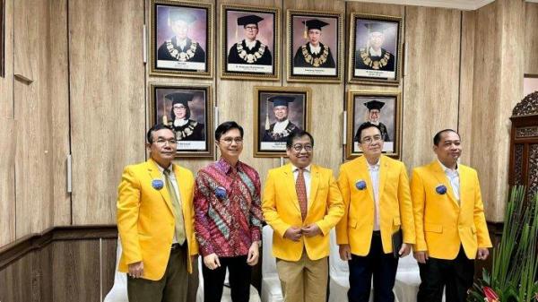 seminar wisuda UT 2025 - 2