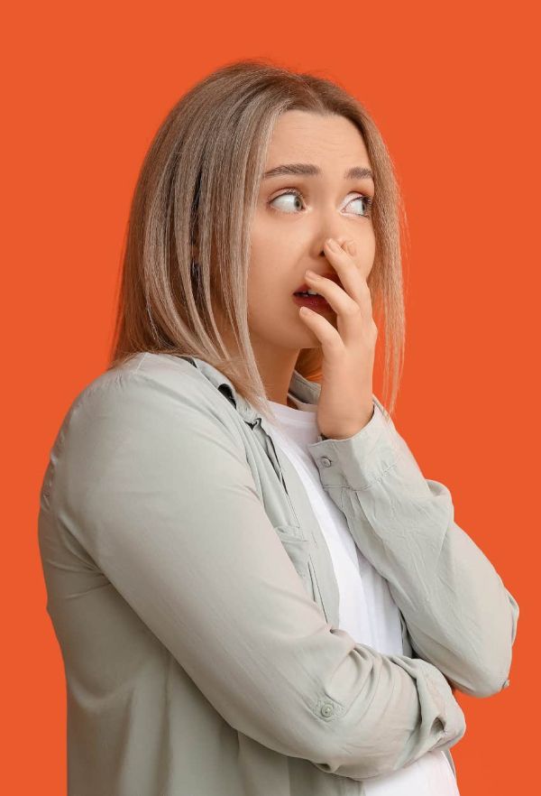 woman made uncomfortable by floodlighting on a date