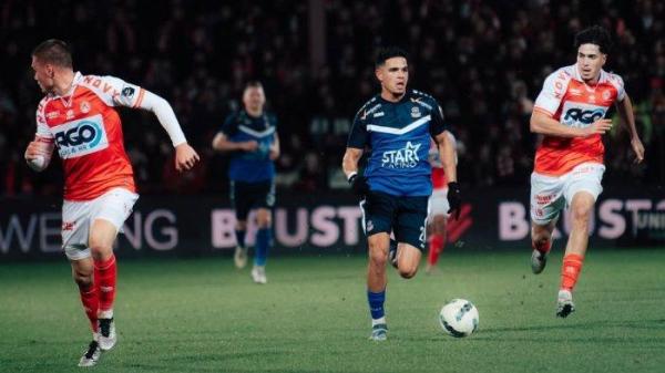 Pemain Timnas Indonesia Ragnar Oratmangoen ketika memperkuat FCV Dender pada kompetisi Liga Pro Belgia 2024/2025.