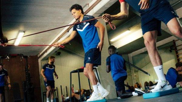 ABROAD RAGNAR - Pemain abroad Timnas Indonesia Ragnar Oratmangoen dalam sesi latihan gym FCV Dender EH untuk persiapan musim kompetisi Jupiler Pro League 2025/2026, 21 Juni 2025. (Instagram Dender - 1/7/2025)