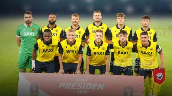 STARTING OXFORD - Para pemain Oxford United, termasuk juga Ole Romeny, sebelum melakoni pertandingan melawan Indonesia Allstars dalam laga pembuka grup B Piala Presiden 2025 di Stadion Utama Gelora Bung Karno (SUGBK), Jakarta pada Minggu (6/7/2025) malam WIB. (Instagram Piala Presiden - 7/7/2025)