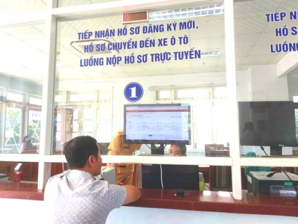 Đăng ký số xe mới, người dân Đà Nẵng có thể bấm ngẫu nhiên ra biển số 92 hoặc 43 - Ảnh 1.