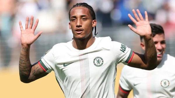 SELEBRASI - Pesepak bola Chelsea, Joao Pedro mencetak dua gol kemenangan timnya melawan Fluminense pada semifinal Piala Dunia Antarklub 2025 di MetLife Stadium, Rabu (9/7/2025).