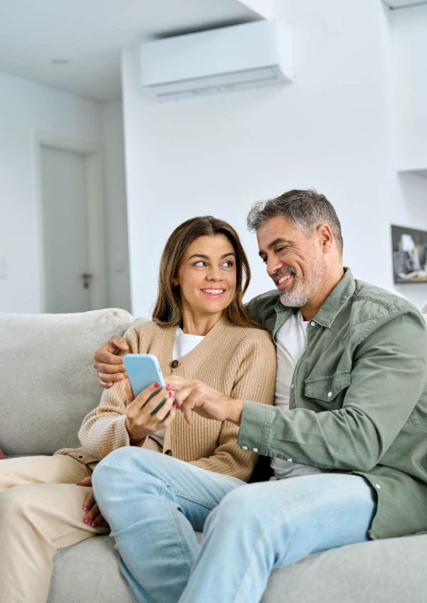 couple in good relationship texting