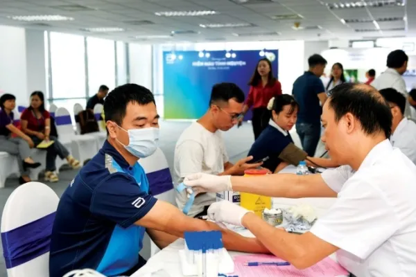 Abbott Vietnam staff members donate blood at events across Hanoi on June 14, 2025. Photo by Hoang Anh