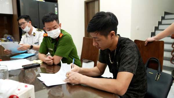 Phá đường dây thu gom, giết mổ heo bệnh bán cho chợ, quán ăn, nhà hàng khắp Hà Nội- Ảnh 1. Phá đường dây thu gom, giết mổ heo bệnh bán cho chợ, quán ăn, nhà hàng khắp Hà Nội- Ảnh 1.