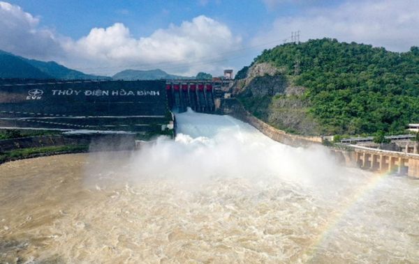 Đêm nay, miền Bắc bắt đầu đợt mưa lớn, thủy điện Hòa Bình xả đáy - Ảnh 1.