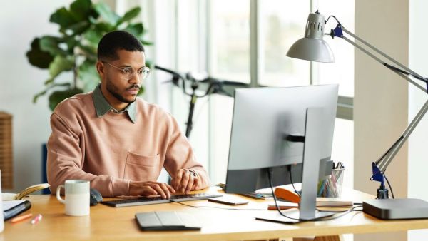 What is the perfect stretching routine for desk jobs? Learn from the doctor