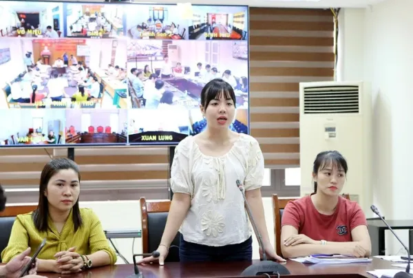Chủ tịch Phú Thọ lần đầu tiếp công dân sau sáp nhập, nhiều giáo viên mong được tuyển dụng - Ảnh 1.