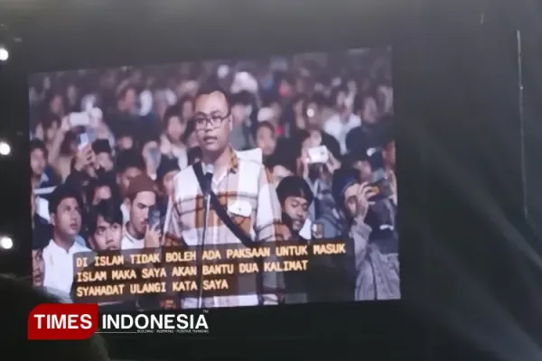 Dua-orang-Non-Muslim.jpg