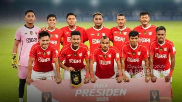 INDONESIA ALL STARS - Para pemain tim Indonesia All Stars sebelum pertandingan pembuka grup A Piala Presiden 2025 menghadapi Oxford United di Stadion Utama Gelora Bung Karno (SUGBK), Minggu (6/7/2025). (Instagram Piala Presiden - 6/7/2025)