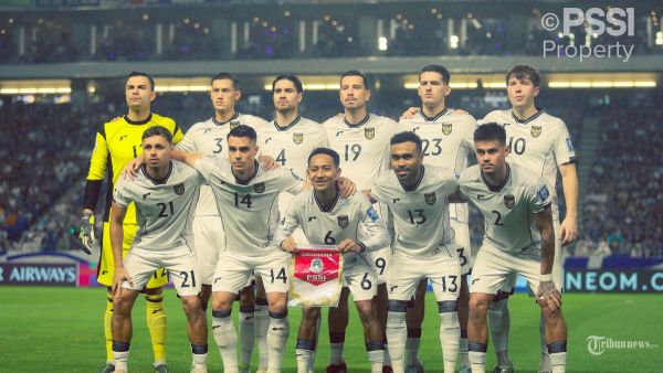 KALAH TELAK - Pesepak bola Timnas Indonesia foto bersama sebelum melawan Jepang pada pertandingan terakhir Grup C Ronde 3 Kualifikasi Piala Dunia 2026 di Suita City Football Stadium, Suita, Selasa (10/6/2025). Timnas Indonesia harus mengakui keunggulan Jepang setelah kalah telak dengan skor 0-6. TRIBUNNEWS/HO/PSSI