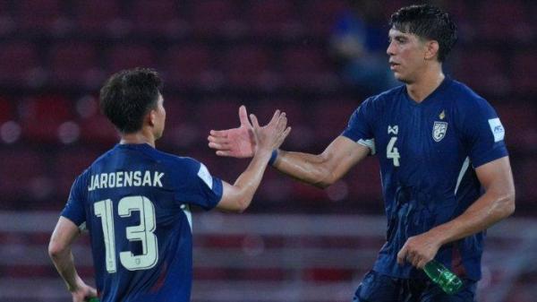 SELEBRASI THAILAND - Pemain Thailand Elias Dolah merayakan kemenangan dari India pada laga uji coba menjelang Kualifikasi Piala Asia 2027, Rabu (4/6/2025). (Facebook Changsuek - 7/6/2025)