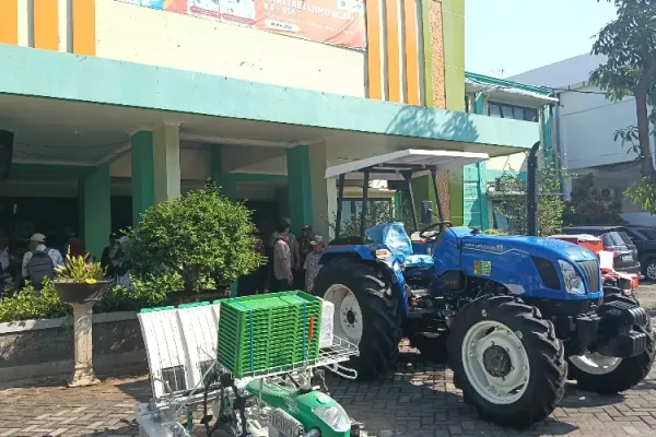 DKPP-Lamongan-Salurkan-Alat-Pertanian-ke-Puluhan-Poktan-C.jpg