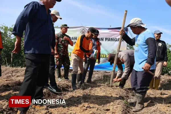 Bumiaji-menanam-biji-jagung-3.jpg