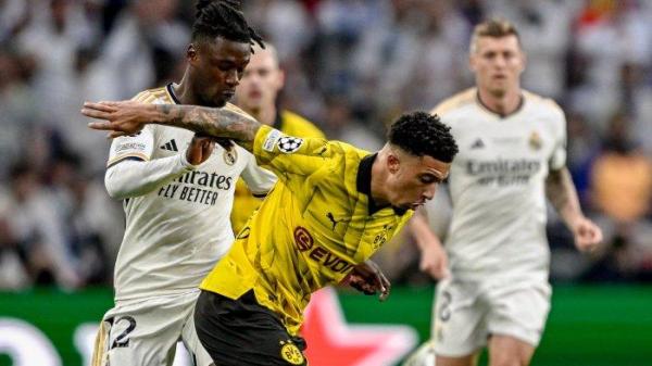 Jadon Sancho (Dortmund) saat diadang Eduardo Camavinga (Real Madrid) di final Liga Champions pada Minggu (2/6/2024) dinihari WIB.