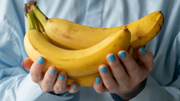 Does eating a banana daily increase weight or reduce? Know the truth from dietician