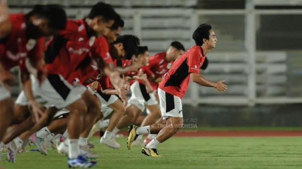 PEMUSATAN LATIHAN - Sejumlah pemain Timnas U23 Indonesia berlari saat pemusatan latihan di Stadion Madya, Jakarta pada Senin (23/6/2025) jelang gelaran Piala AFF U23 2025. (Foto diambil dari website Kita Garuda pada Selasa (24/6/2025).