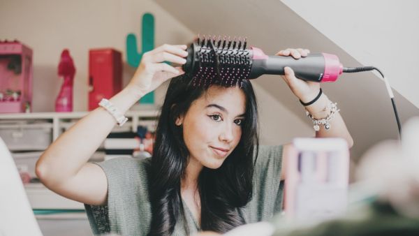If you are not making these mistakes while doing blow dry, then be careful If you are not making these mistakes while doing blow dry, then be careful