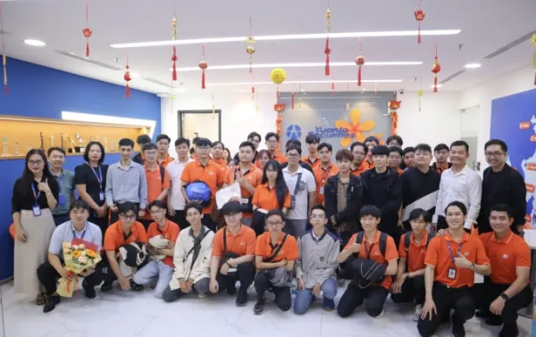 Sinh viên FPTU làm việc tại doanh nghiệp. Ảnh: FPTU