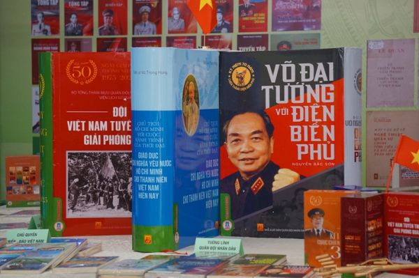 Có một nơi chuyên xuất bản sách của các lãnh tụ, tướng lĩnh, những cuốn sách đi khắp chiến trường - Ảnh 1.