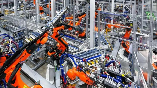 Mua xe điện BMW không bao giờ phải lo thay pin, trừ chai pin tự nhiên - Ảnh 2.