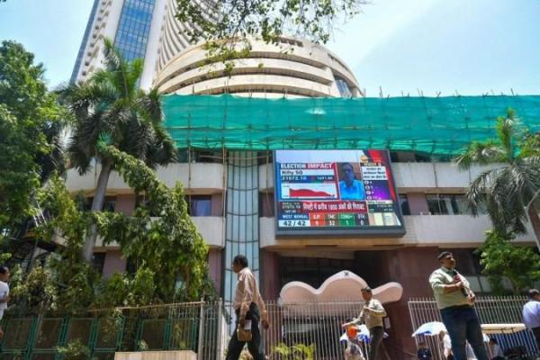 मार्केट क्यू 1 एफवाय 26 कमाईच्या हंगामासाठी बाजारपेठ तयार केल्यामुळे सेन्सेक्स आणि निफ्टी ओपन फ्लॅट