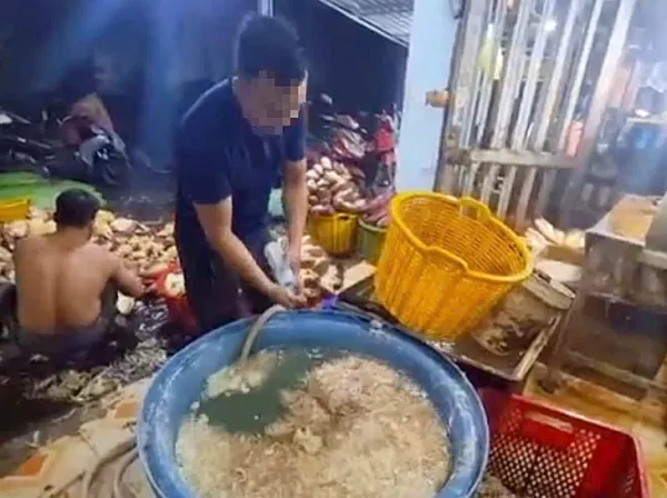Thực phẩm 'ngậm' hóa chất, cơ thể âm thầm bị nhiễm độc - Ảnh 2. thực phẩm - Ảnh 2.