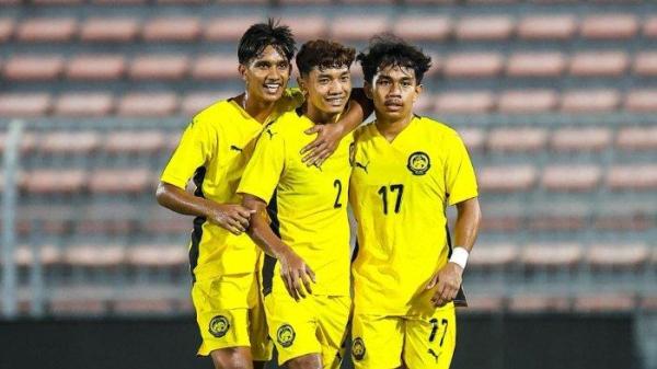 SELEBRASI MALAYSIA - Para pemain Timnas Malaysia U23 merayakan gol ke gawang Melaka FC pada pertandingan uji coba menjelang turnamen Piala AFF U23 2025 di Stadion Cheras, Kuala Lumpur, Selasa (8/7/2025). (Instagram Timnas Malaysia - 9/7/2025)