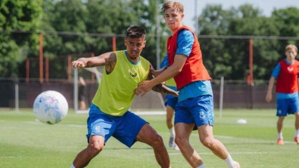 ABROAD MEES HILGERS - Pemain Timnas Indonesia, Mees Hilgers, dalam sesi latihan FC Twente di menjelang musim kompetisi Eredivisie 2025/2026, Jumat (4/7/2025). (Website Twente - 8/7/2025)