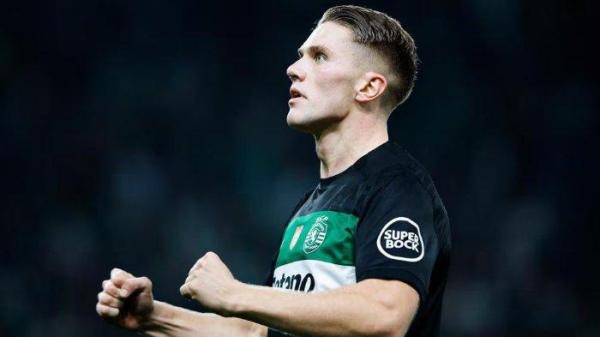Viktor Gyokeres pemain Sporting CP merayakan gol hattrick dalam laga Sporting CP vs Manchester City di Liga Champions.