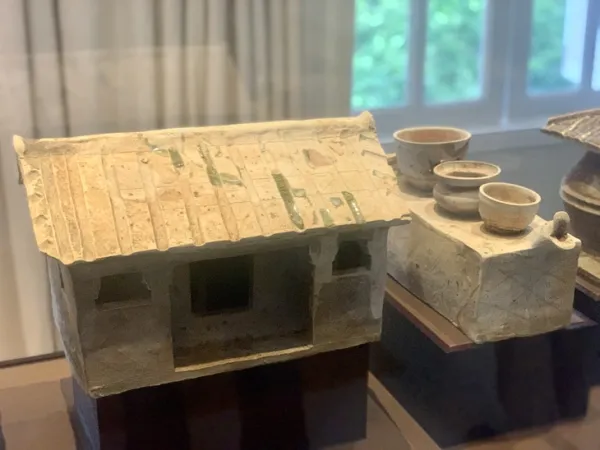 Học sử qua cổ vật quý tại Bảo tàng Gốm thời dựng nước - Ảnh 13. Chi Bảo - Ảnh 13.