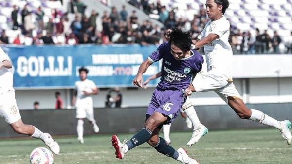GOL PERSITA - Pemain Persita Tangerang Yardan Yafi ketika membobol gawang Arema FC pada pertandingan pekan ke-29 Liga 1 2024/2025 di Stadion Indomilk Arena, Minggu (20/4/2025). (Instagram Persita - 20/4/2025)