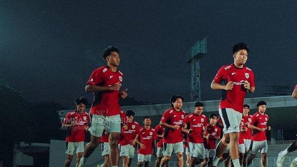 LATIHAN- Timnas Indonesia U23 saat menjalani sesi latihan menjelang pertandingan AFF U23 2025. Pelatih  Gerald Vanenburg memanggil 23 pemain.