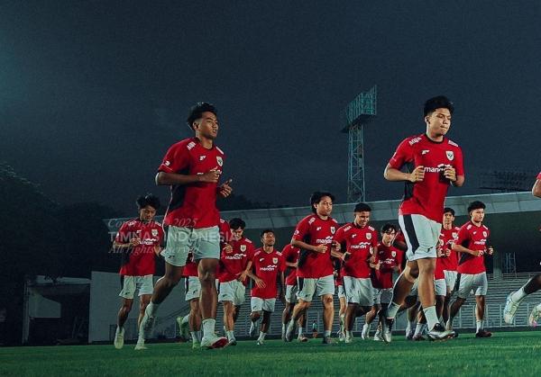 LATIHAN- Timnas Indonesia U23 saat menjalani sesi latihan menjelang pertandingan AFF U23 2025. Pelatih  Gerald Vanenburg memanggil 23 pemain.