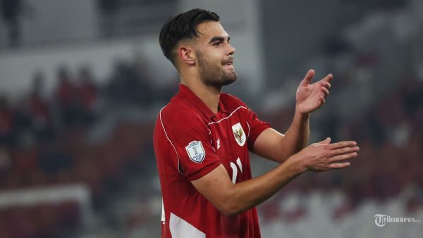 PIALA AFF U23 - Selebasi Pesepak bola Timnas U-23 Indonesia, Jens Raven usai menjebol gawang Timnas Brunei Darussalam pada pertandingan penyisihan Grup A Piala AFF U-23 di Stadion Utama Gelora Bung Karno (SUGBK), Jakarta, Selasa (15/7/2025). Timnas U23 Indonesia melumat Brunei Darussalam dengan skor 8-0. Foto diambil menggunakan kamera Canon EOS R1 dengan lensa RF 100-500mm. TRIBUNNEWS/HERUDIN