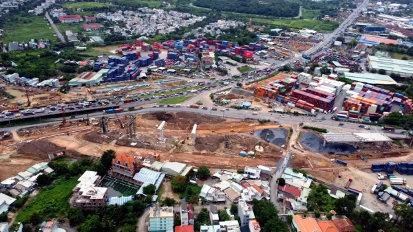 Đóng đường ĐT 743 gây ùn tắc nghiêm trọng, lộ trình thay thế ra sao? - Ảnh 2.