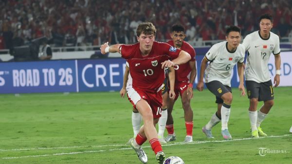 SELEBRASI OLE ROMENY - Selebrasi penyerang Timnas Indonesia, Ole Romeny setelah menjebol gawang Timnas China pada laga di Kualifikasi Piala Dunia 2026 di Stadion Gelora Bung Karno pada Kamis (5/6/2025). Timnas Indonesia mendapatkan hadiah penalti pada menit ke-43 melawan Timnas China pada babak pertama. (Tribunnews/Herudin)