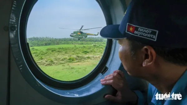 Máy bay xếp đội hình 'lạ' trên trời Hà Nội, chuẩn bị cho lễ diễu binh mừng Quốc khánh 2-9 - Ảnh 4. Máy bay xếp đội hình trên bầu trời Hà Nội, chuẩn bị cho lễ diễu binh mừng Quốc khánh 2-9 - Ảnh 5.