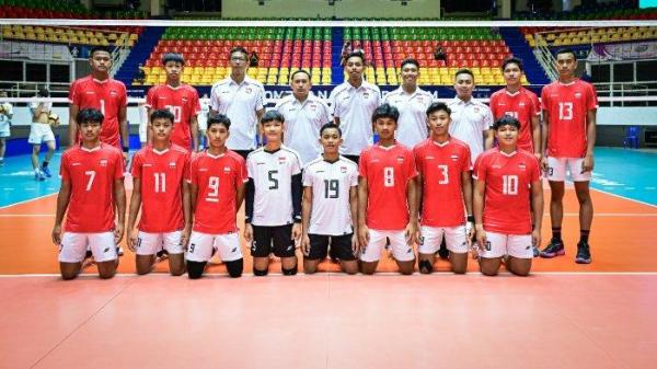 SKUAD VOLI INDONESIA - Skuad Timnas voli putra Indonesia yang berlaga di AVC U16 2025 yang berlangsung di Nakhon Pathom, Thailand. Indonesia menghadapi Pakistan di babak 8 Besar, Rabu (16/7/2025).